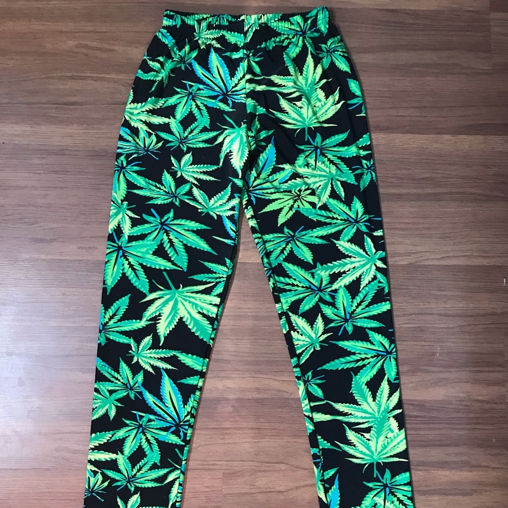 ❗️ Green Leaf Leggings ❗️